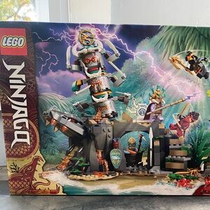 Colorful Jungle Adventure Building Set